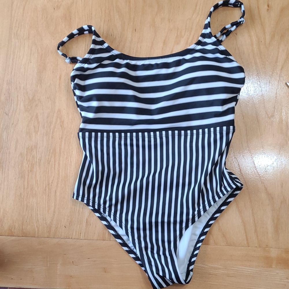 ECO BEACH szS like new bra shelf 1-piece